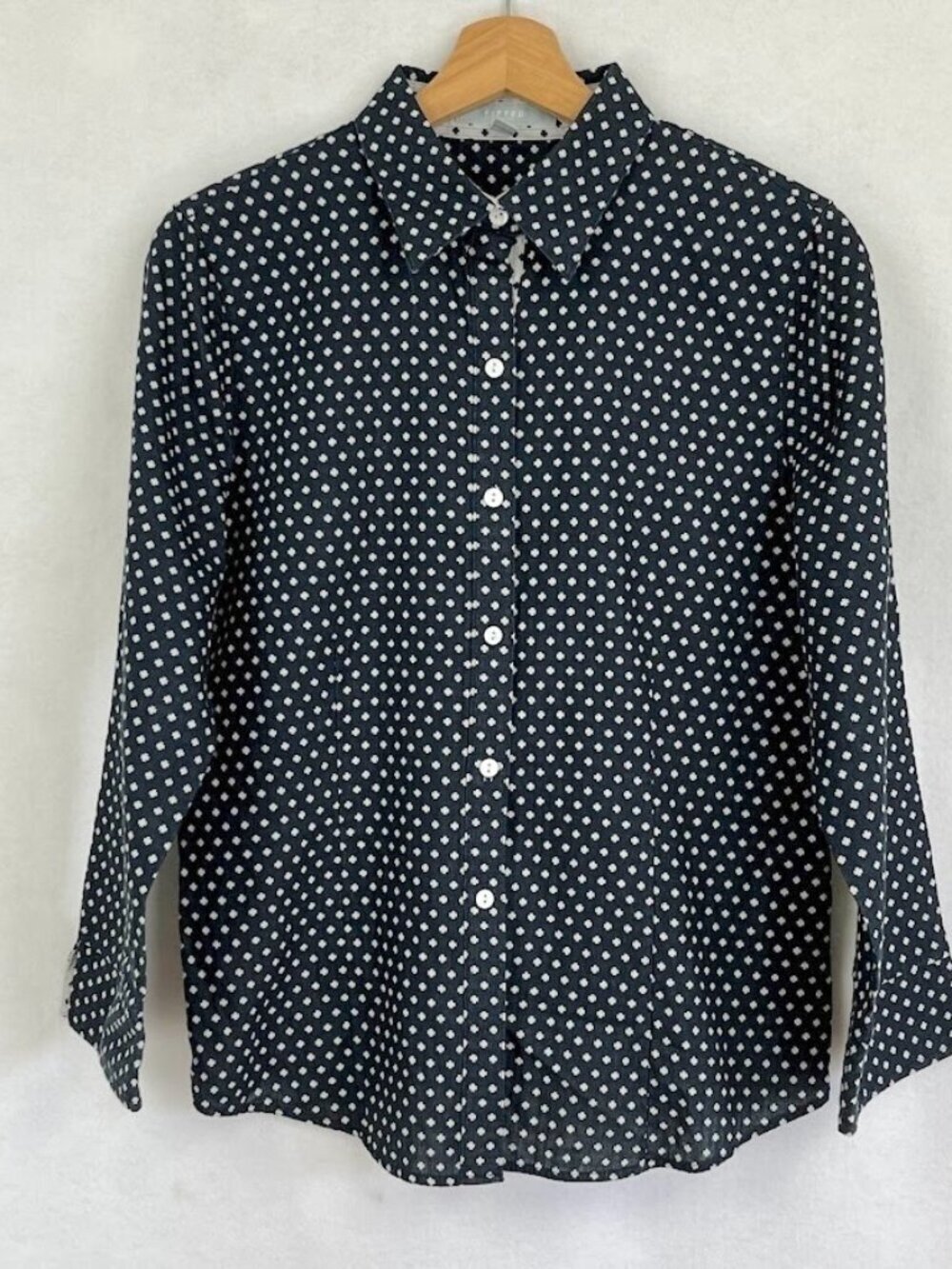 Foxcroft Fitted Button Up Shirt Flip Cuffs Boho Academia Lightweight Classic 8